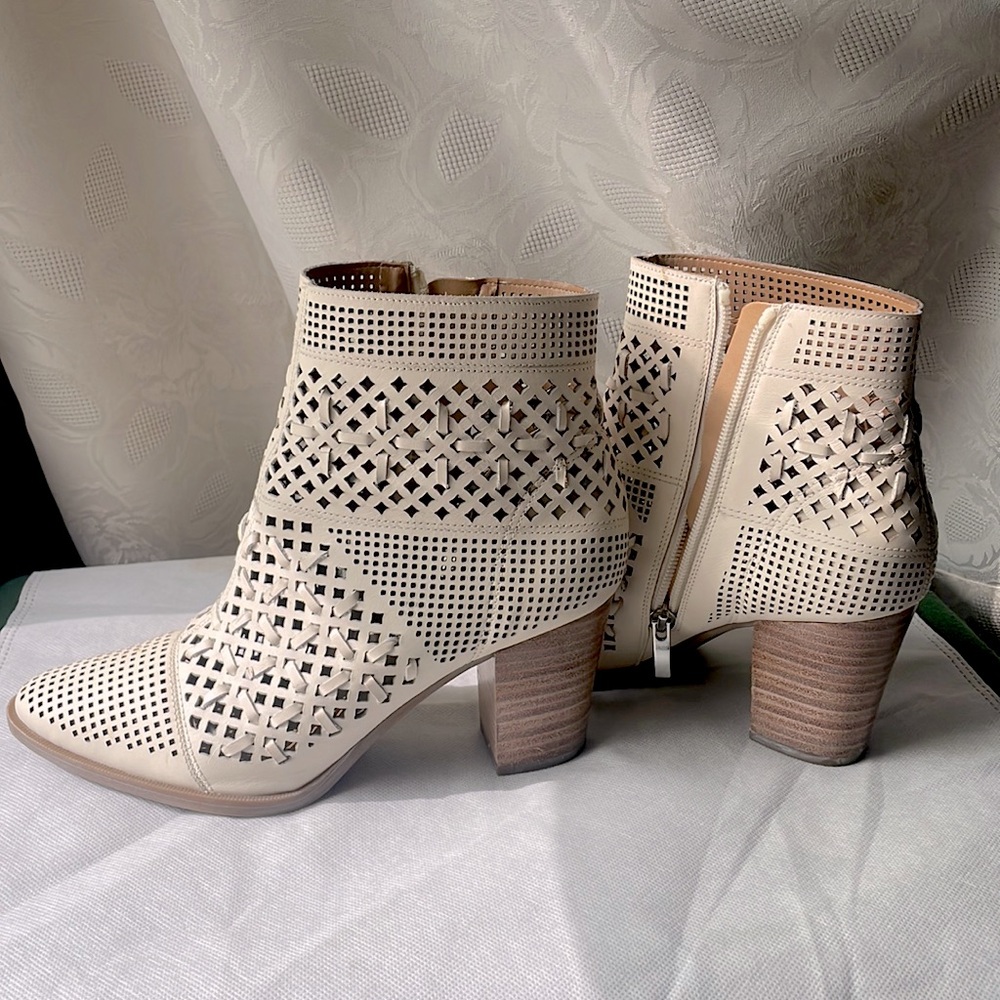 Franco Sarto Damsel Cut Out Heeled Boots Size 8.5
